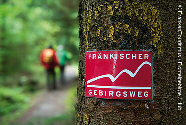 Wandern auf dem Fränkischen Gebirgsweg beim Fichtelsee